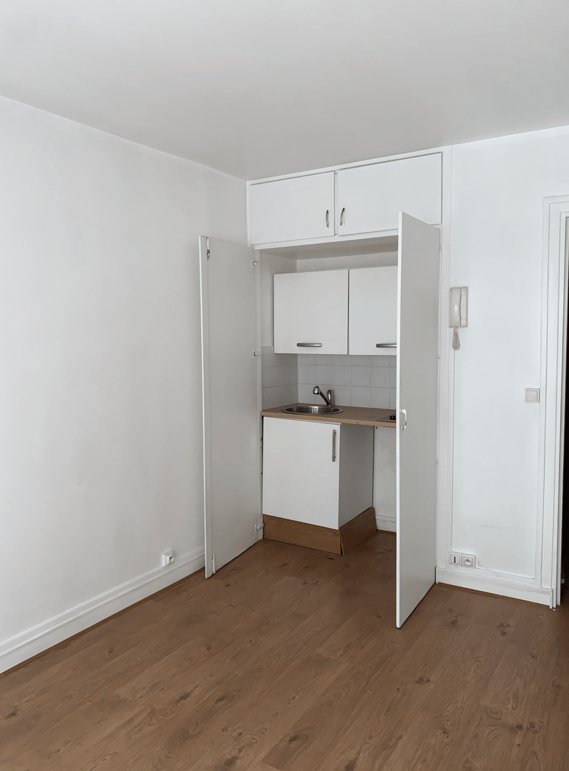Rénovation d’un studio parisien au Trocadéro par Vila Bahia